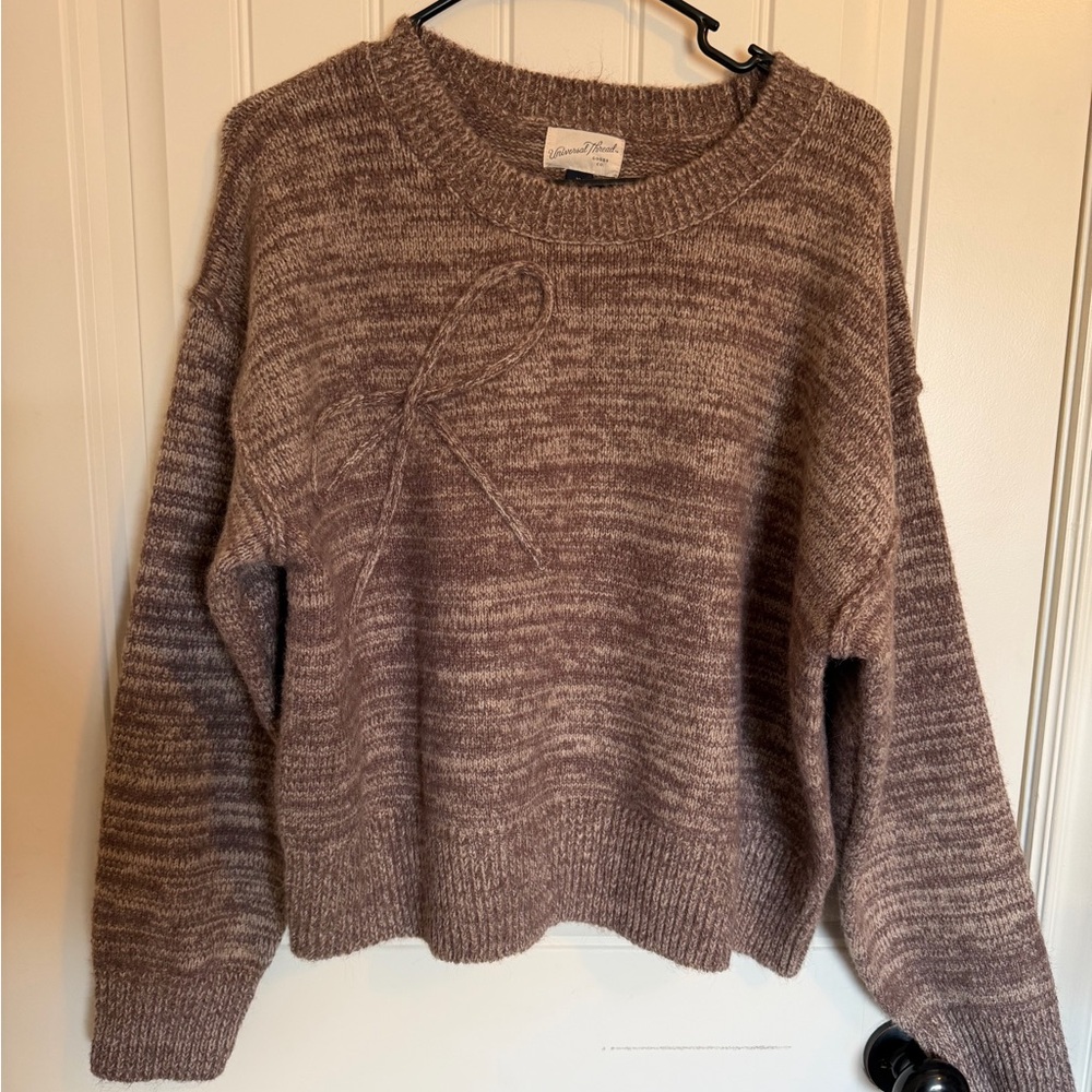 Universals Thread Bow Sweater